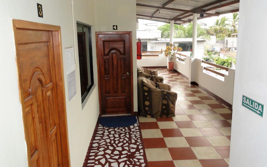 Hostal Arena Negra Puerto Ayora  Extérieur photo